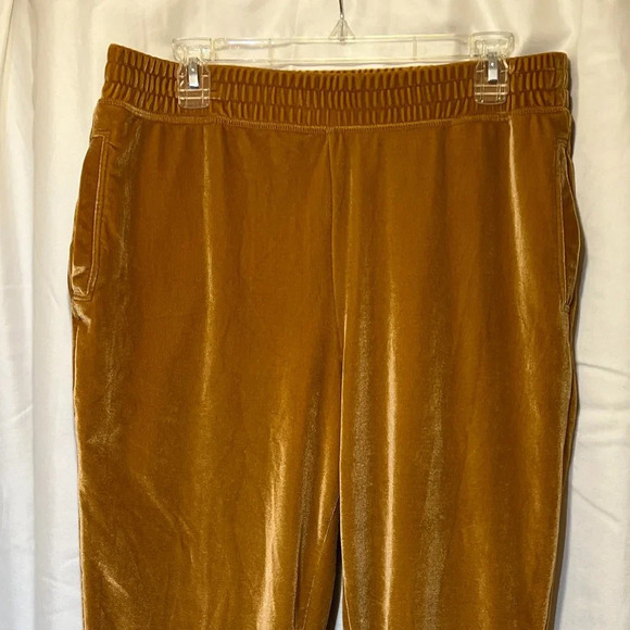 Fabletics Gold Luxe Velour Elastic Waist Tapered Leg Jogger Pants Women's Large - Picture 1 of 7